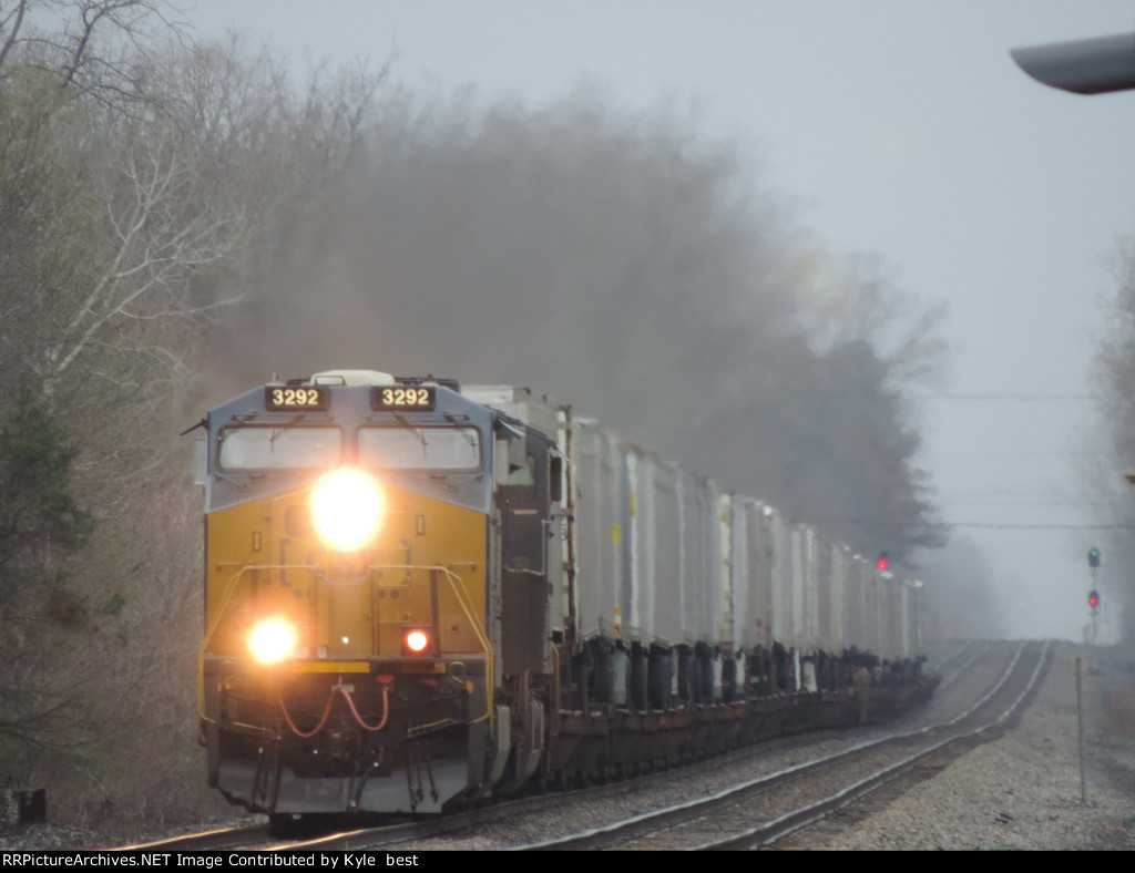 CSX 3292 on I002